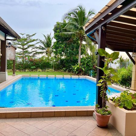Melaka Beachfront Villa With Pool ภายนอก รูปภาพ