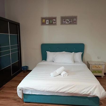 Melaka Beachfront Villa With Pool ภายนอก รูปภาพ
