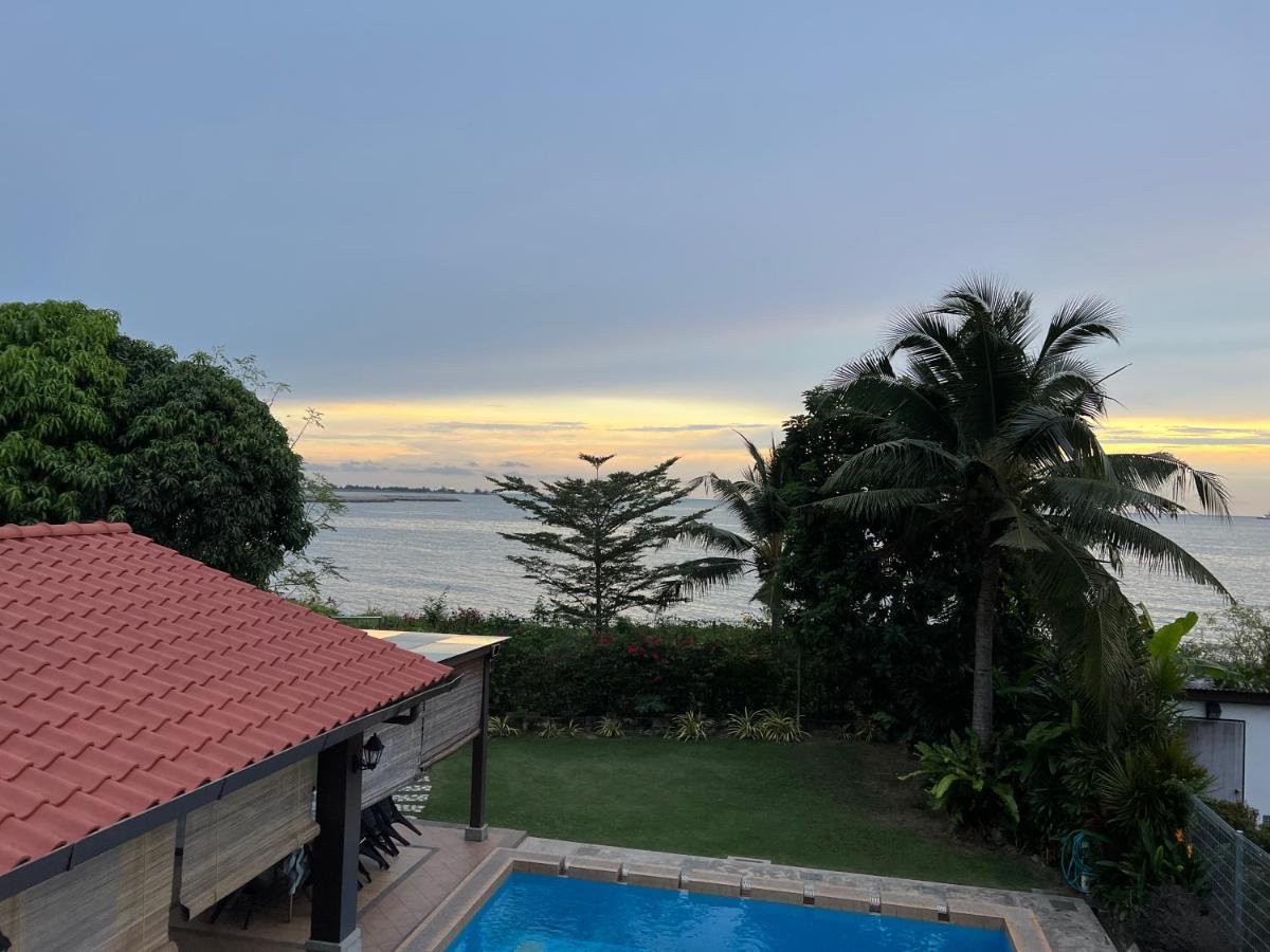 Melaka Beachfront Villa With Pool ภายนอก รูปภาพ