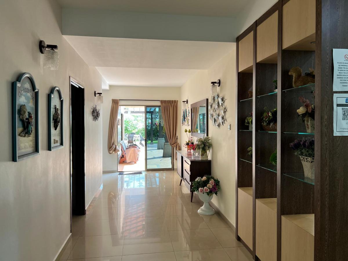 Melaka Beachfront Villa With Pool ภายนอก รูปภาพ