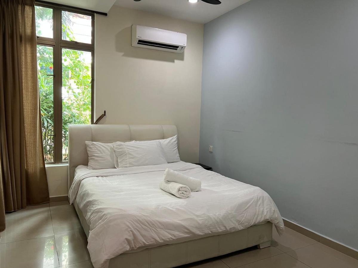 Melaka Beachfront Villa With Pool ภายนอก รูปภาพ