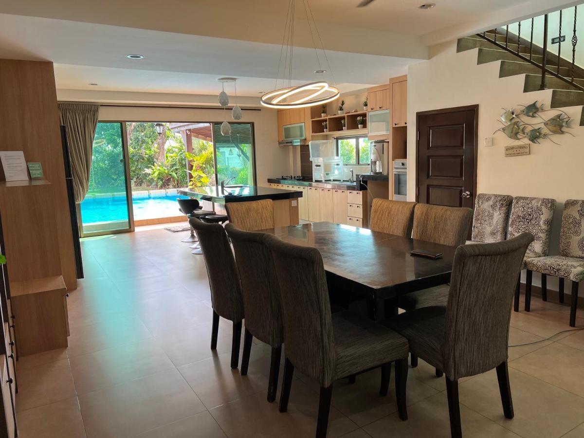 Melaka Beachfront Villa With Pool ภายนอก รูปภาพ