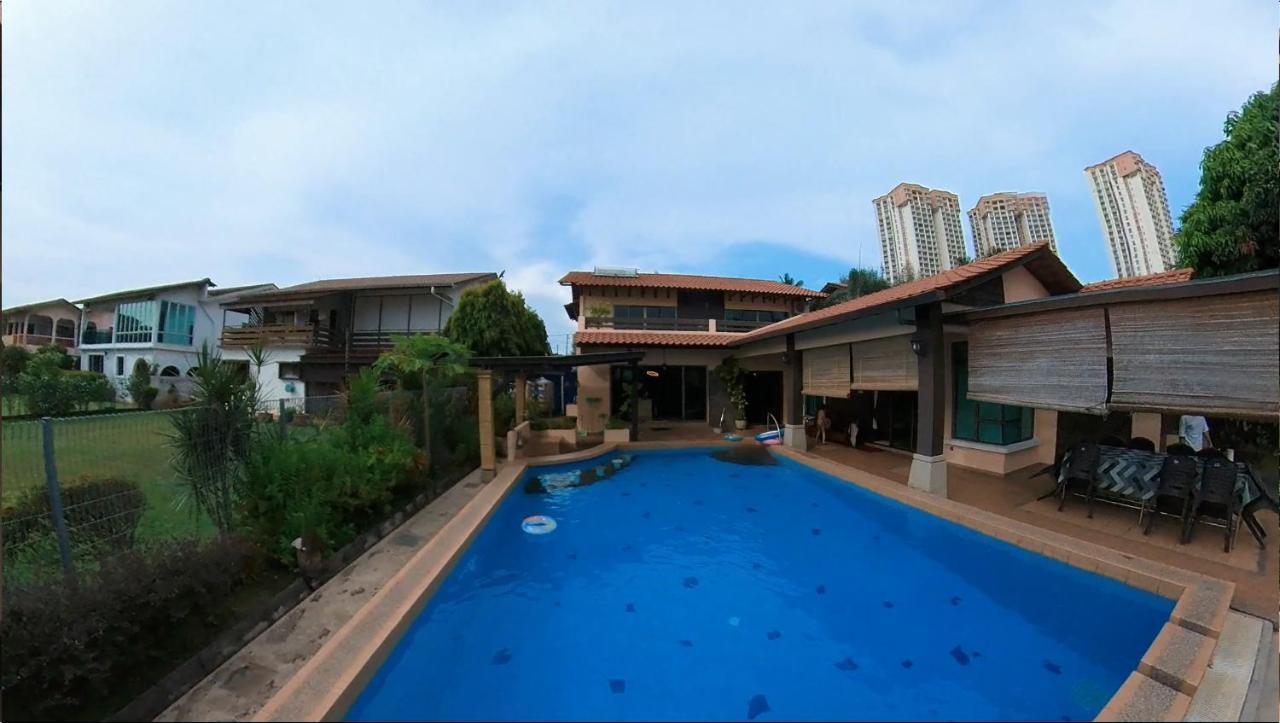 Melaka Beachfront Villa With Pool ภายนอก รูปภาพ