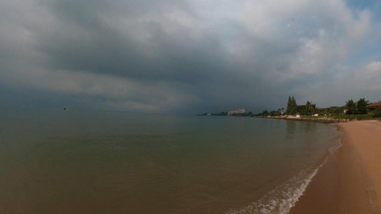 Melaka Beachfront Villa With Pool ภายนอก รูปภาพ