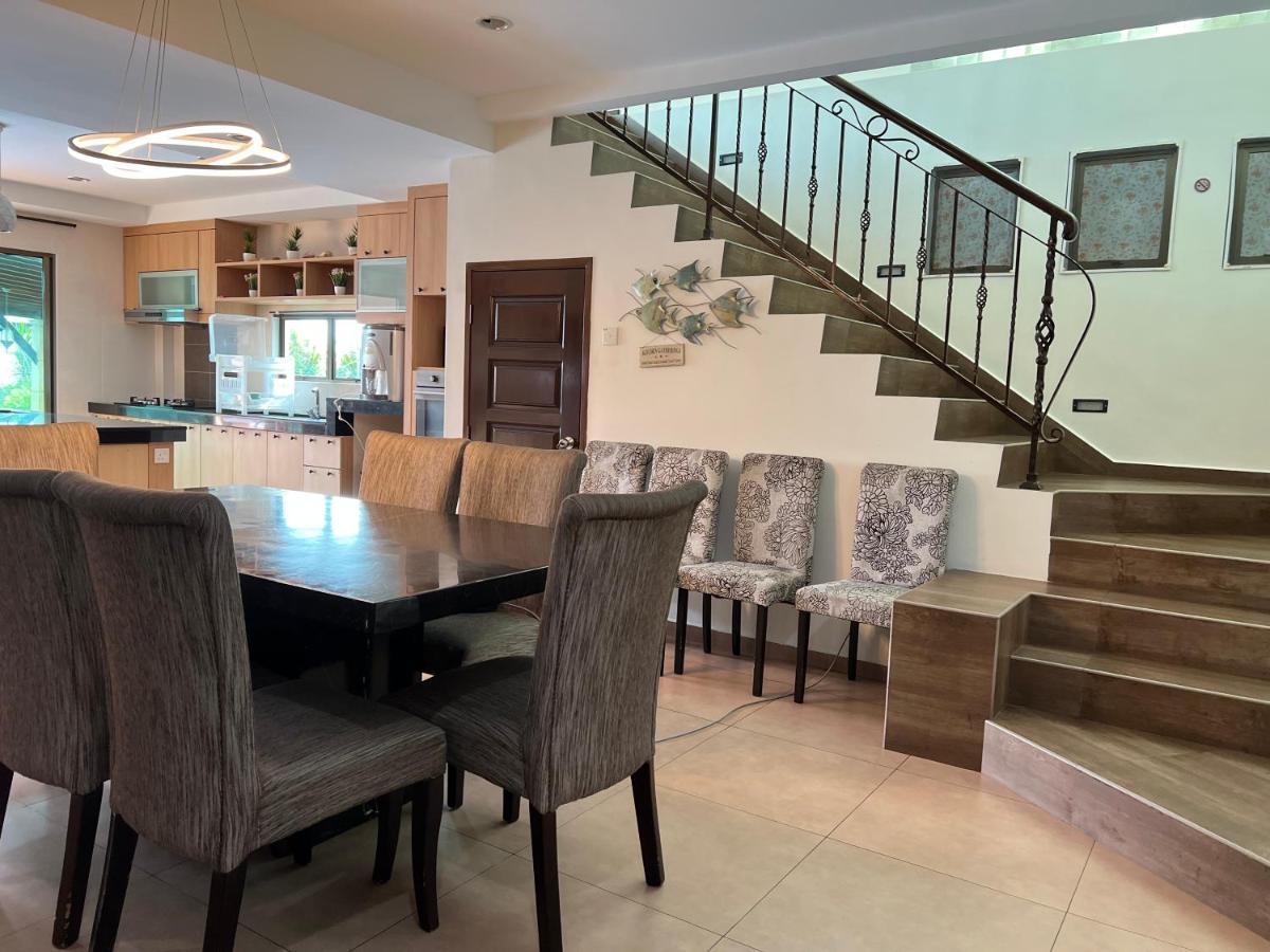 Melaka Beachfront Villa With Pool ภายนอก รูปภาพ