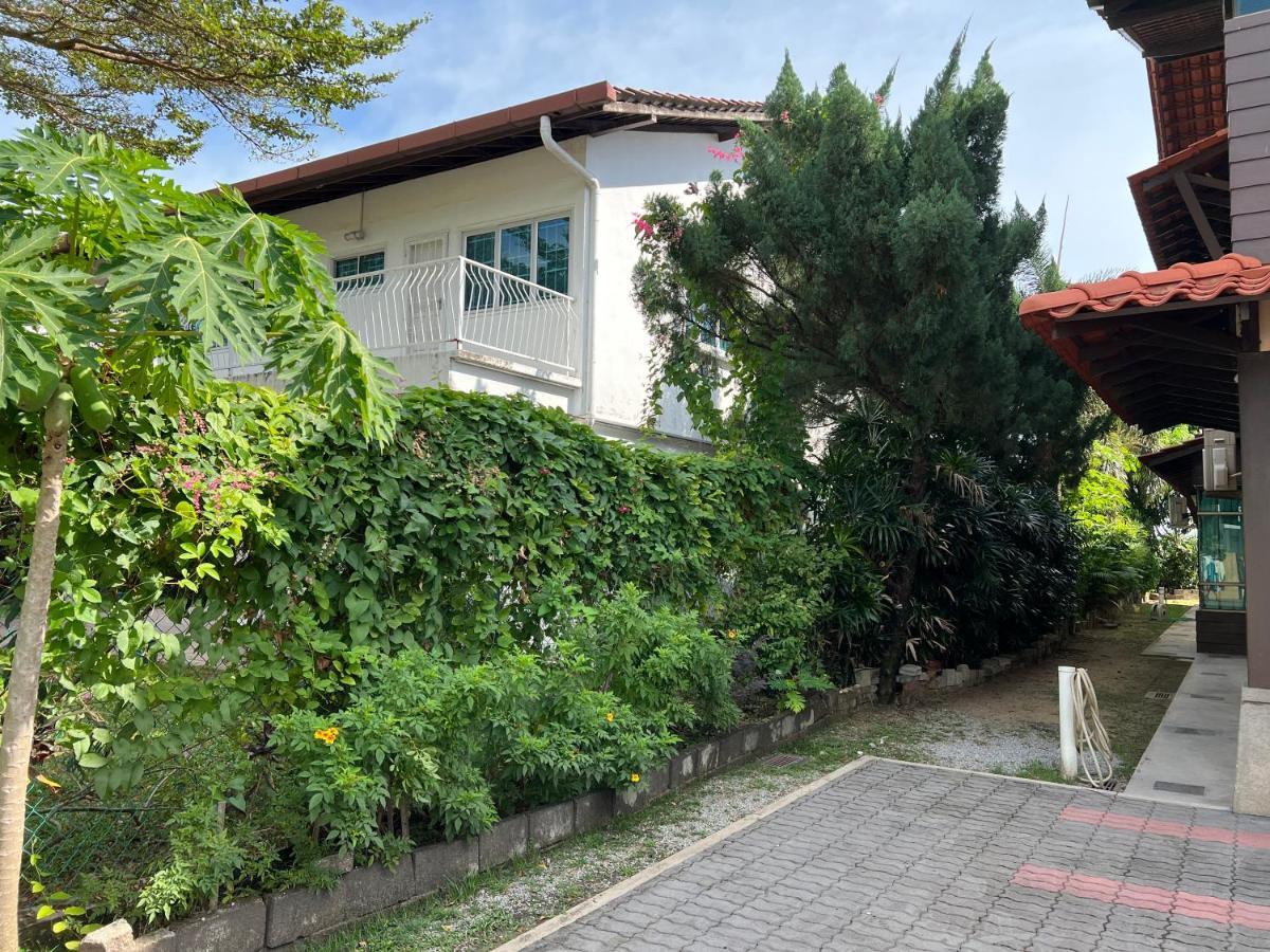 Melaka Beachfront Villa With Pool ภายนอก รูปภาพ