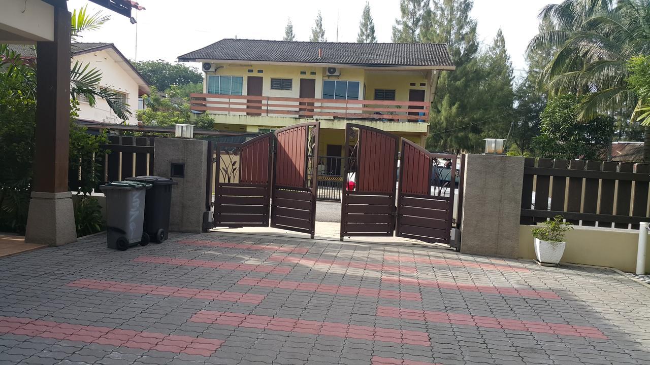 Melaka Beachfront Villa With Pool ภายนอก รูปภาพ