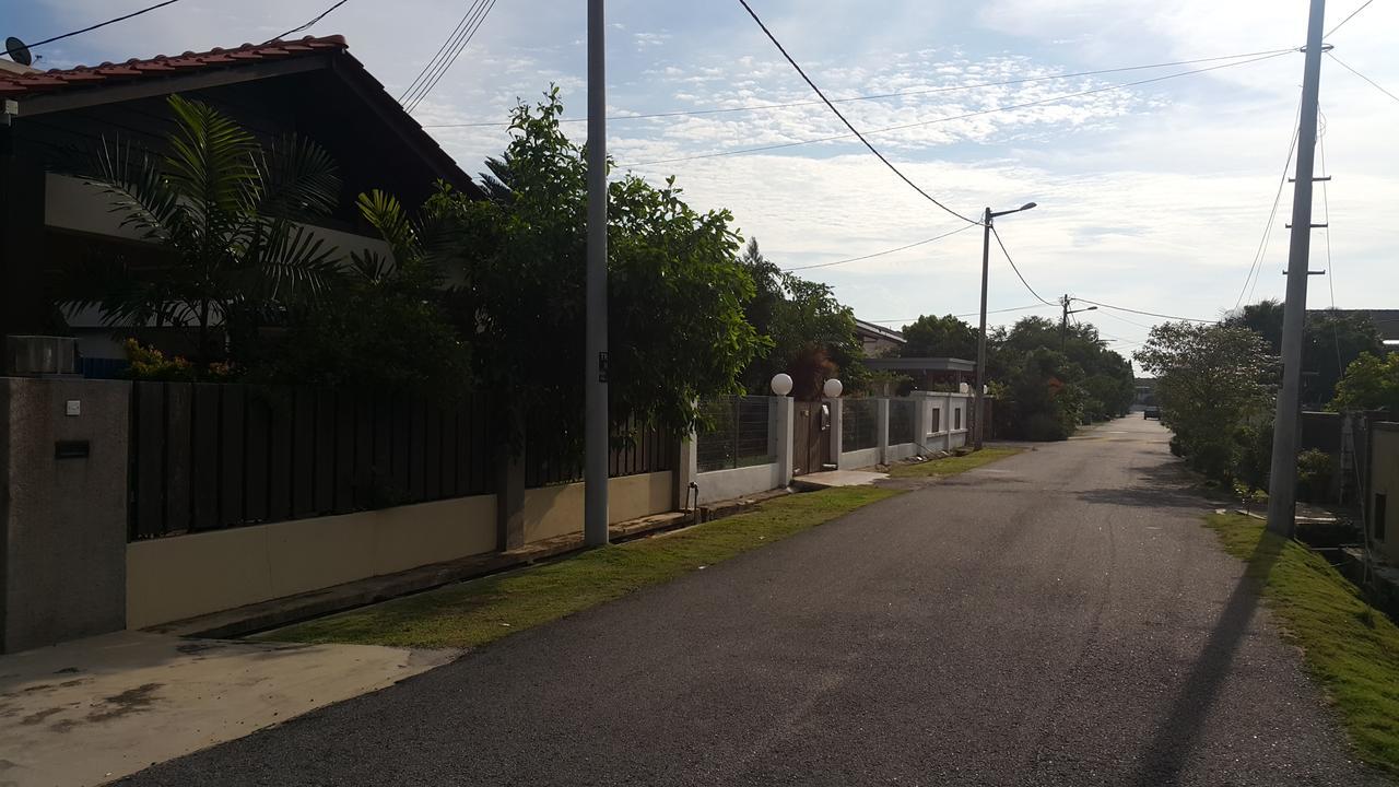 Melaka Beachfront Villa With Pool ภายนอก รูปภาพ