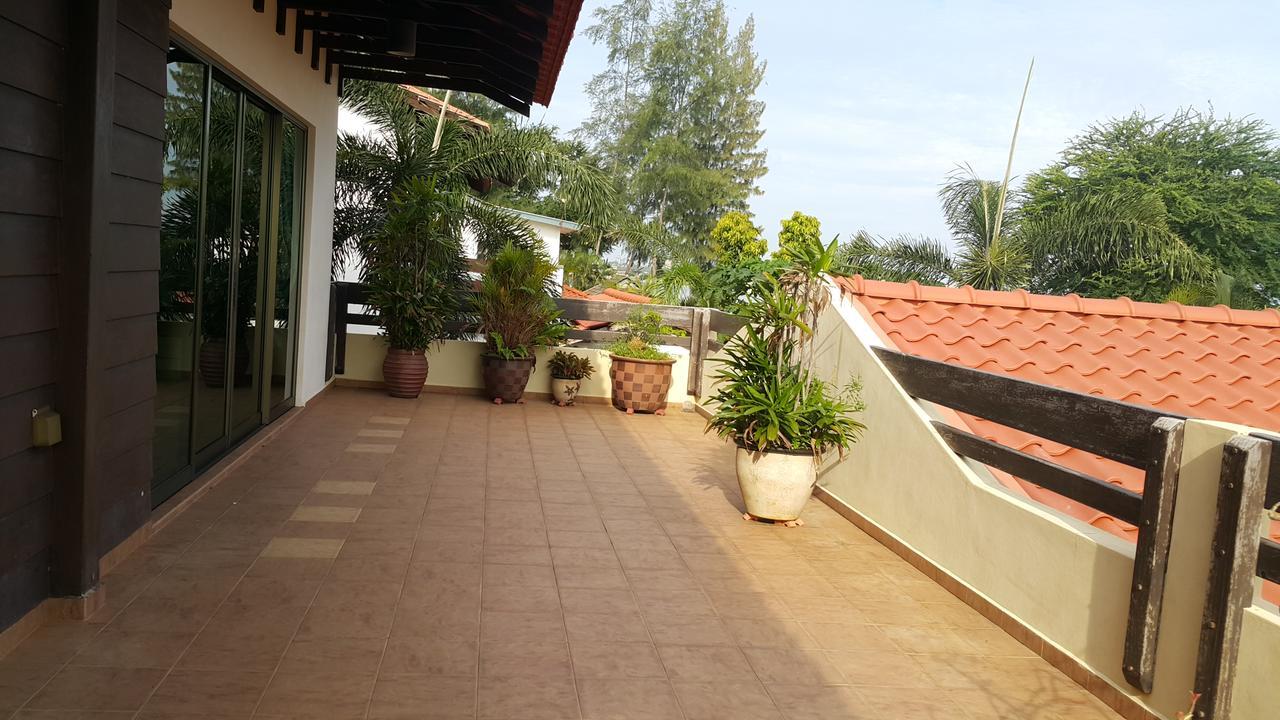 Melaka Beachfront Villa With Pool ภายนอก รูปภาพ